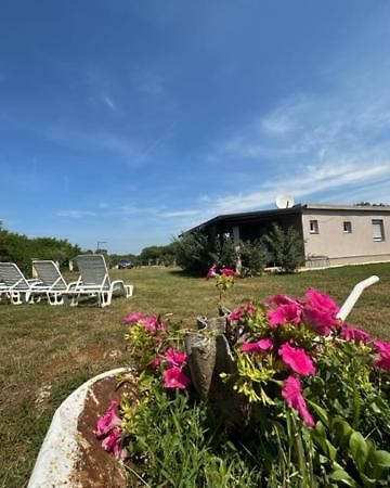 Holiday Home Lavanda Pula Exterior photo